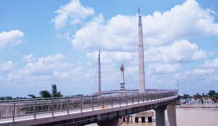 Jembatan Pendestrian, jembatan yang menghubungkan Pasar Kota Jambi menuju Jakoseb.